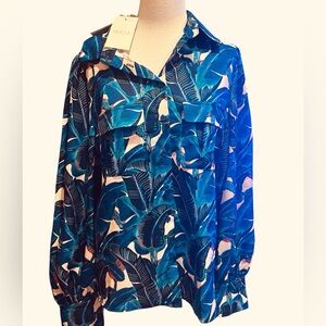 NWT Mulla button down blouse or top in a blue Hawaiian palm pattern size Large